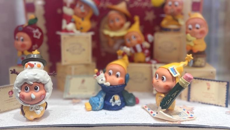 星星人正在给泡泡玛特养新家